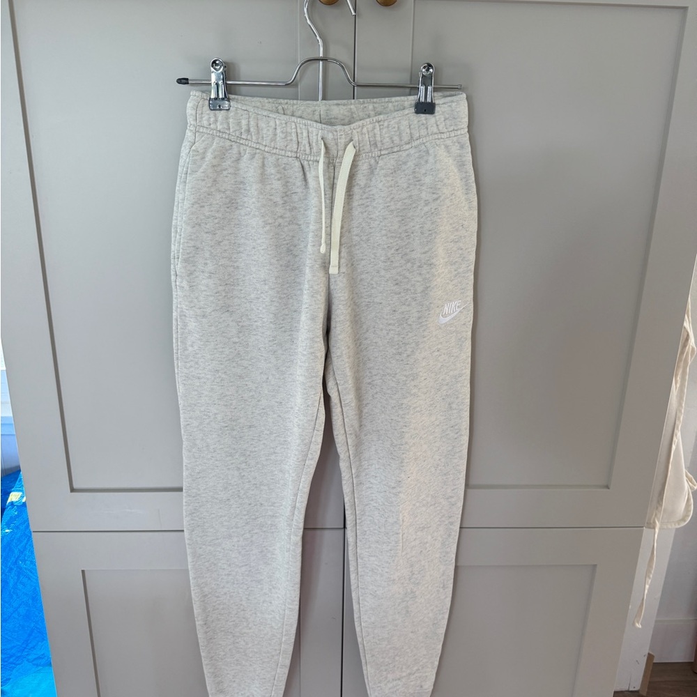 Like New Nike Light Grey/Cream Sweatpants